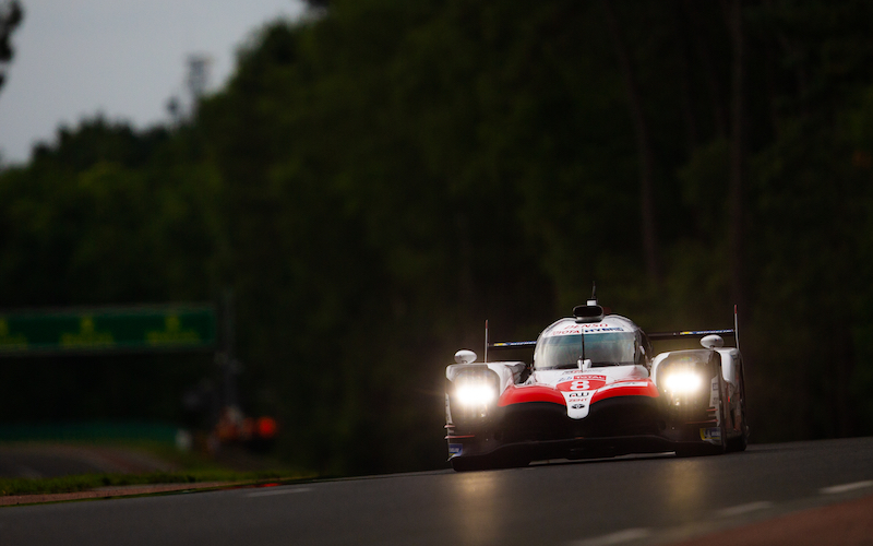 Der Toyota #8 gewinnt die 24 Stunden von Le Mans