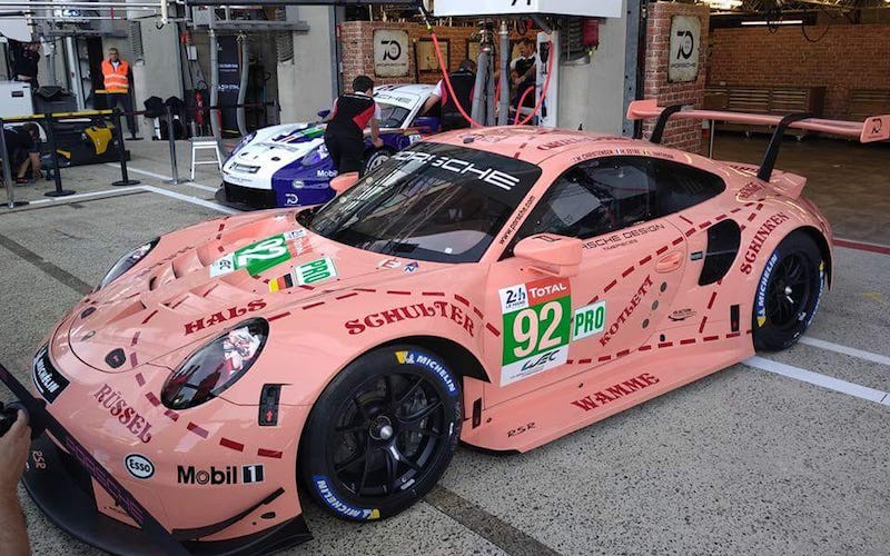 Die neuen Porsche 911 RSR im Retro-Design beim Testtag in Le Mans