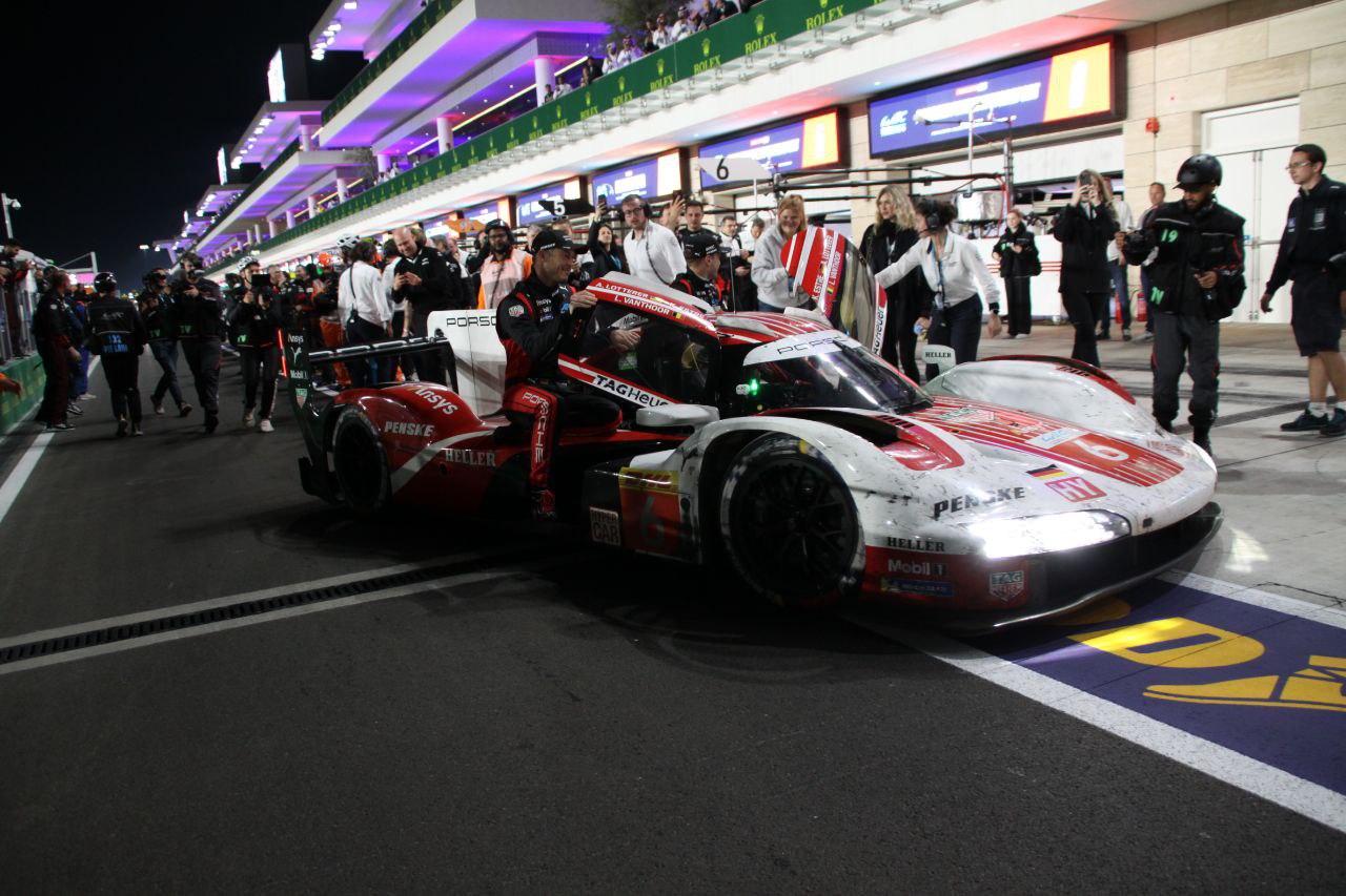 Der Siegreiche Porsche nach dem Rennen in Katar