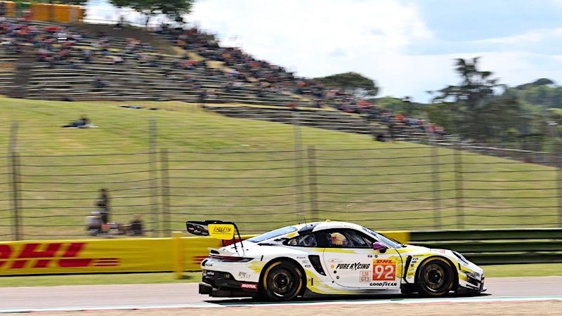 Der Porsche aus der LMGT3-Klasse auf Pole